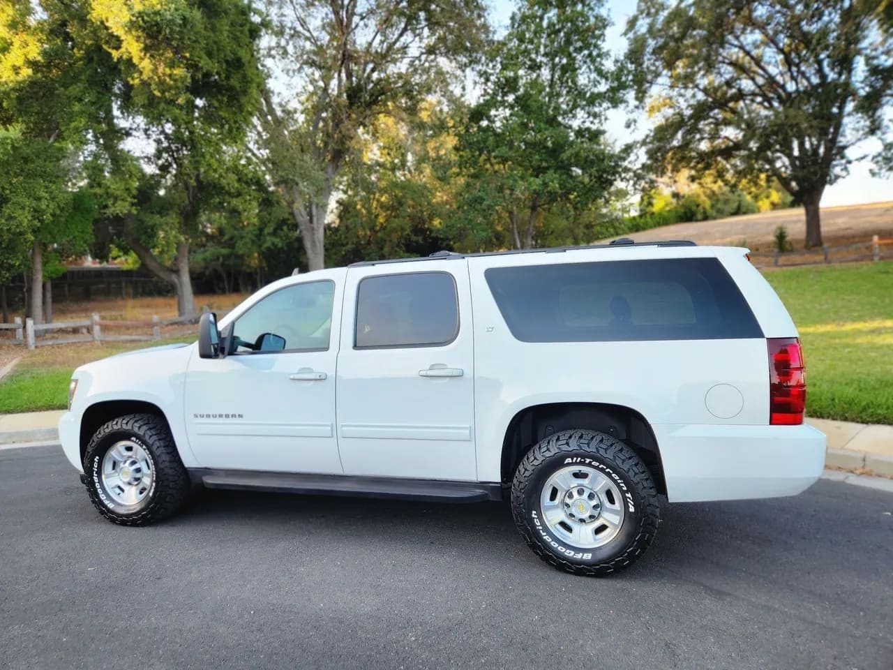 2012 Chevrolet Suburban 2500, view
