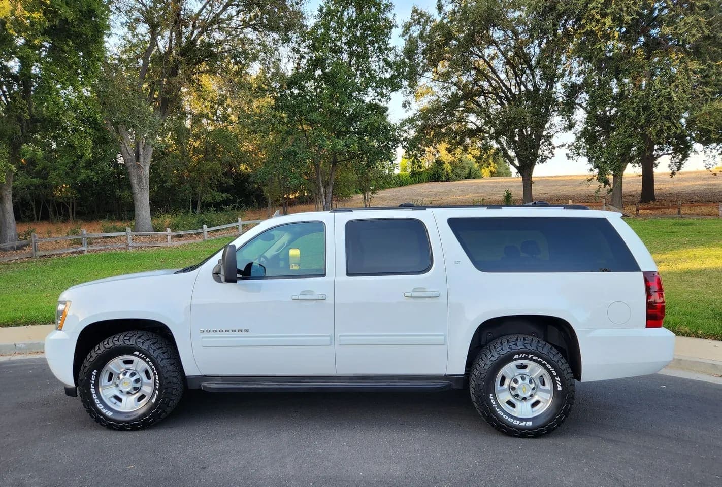 2012 Chevrolet Suburban 2500, view