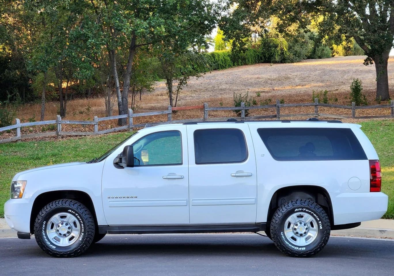 2012 Chevrolet Suburban 2500, view