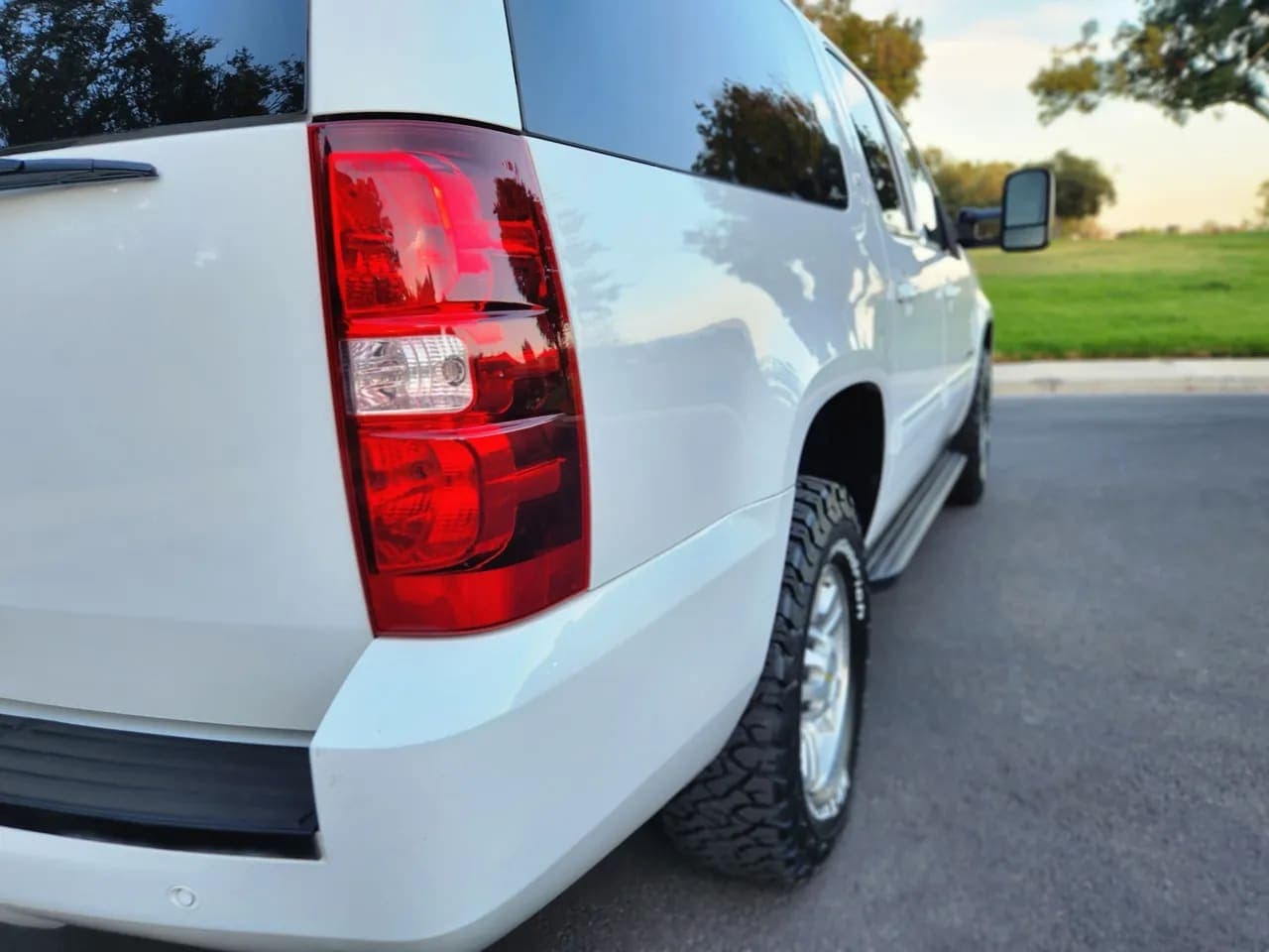 2012 Chevrolet Suburban 2500, view