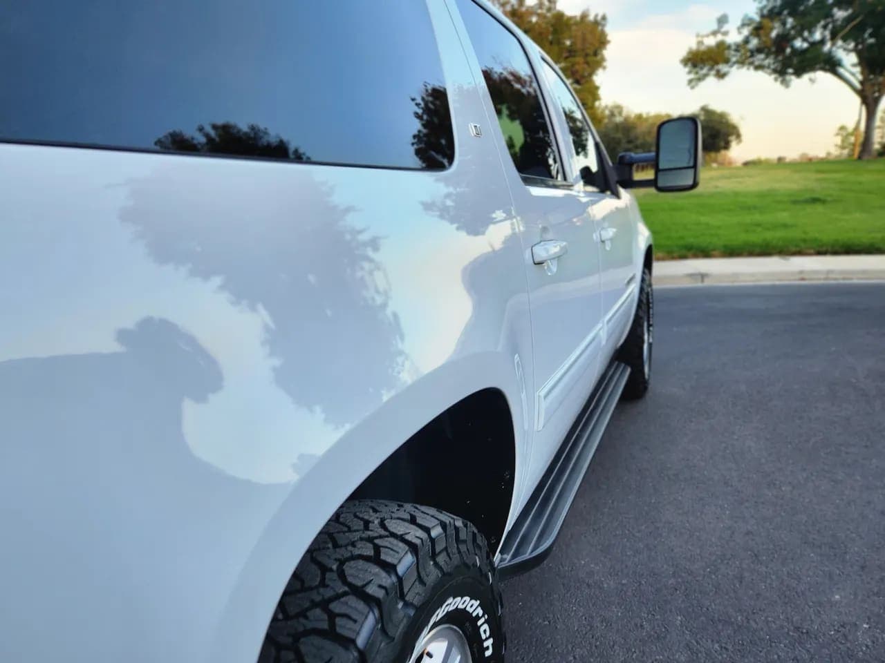 2012 Chevrolet Suburban 2500, view