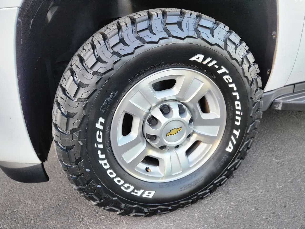 2012 Chevrolet Suburban 2500, view