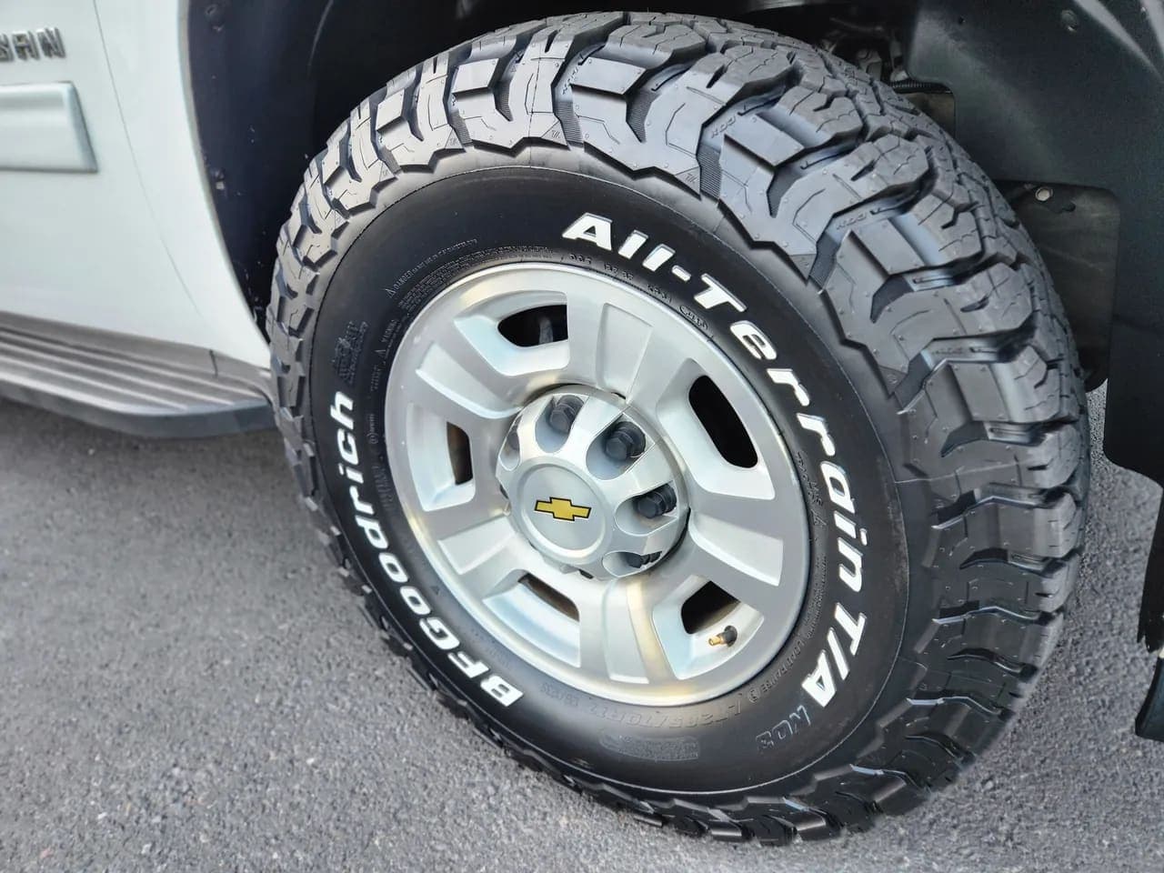 2012 Chevrolet Suburban 2500, view