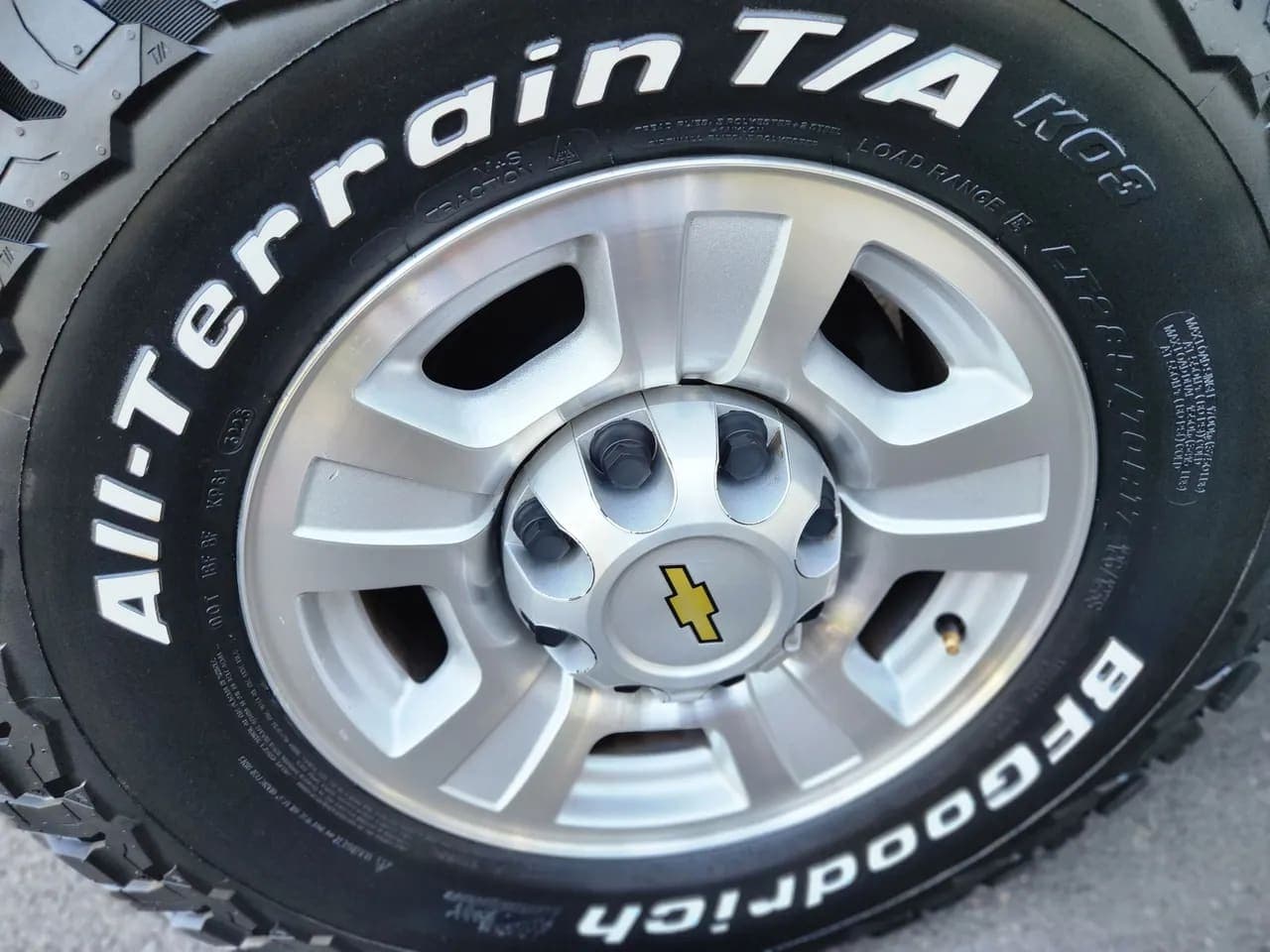 2012 Chevrolet Suburban 2500, view