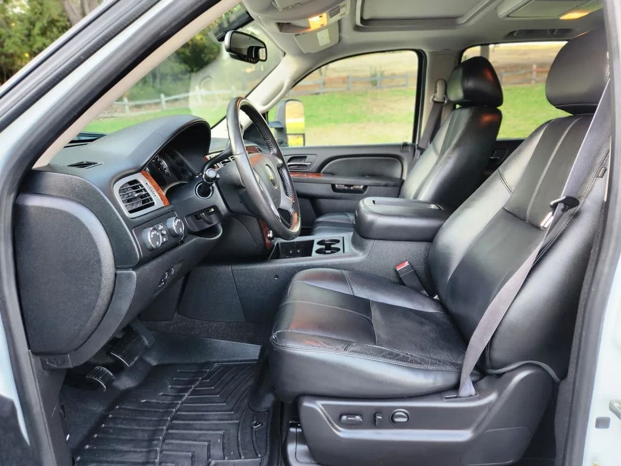 2012 Chevrolet Suburban 2500, view