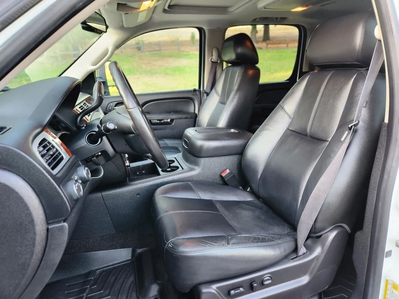 2012 Chevrolet Suburban 2500, view