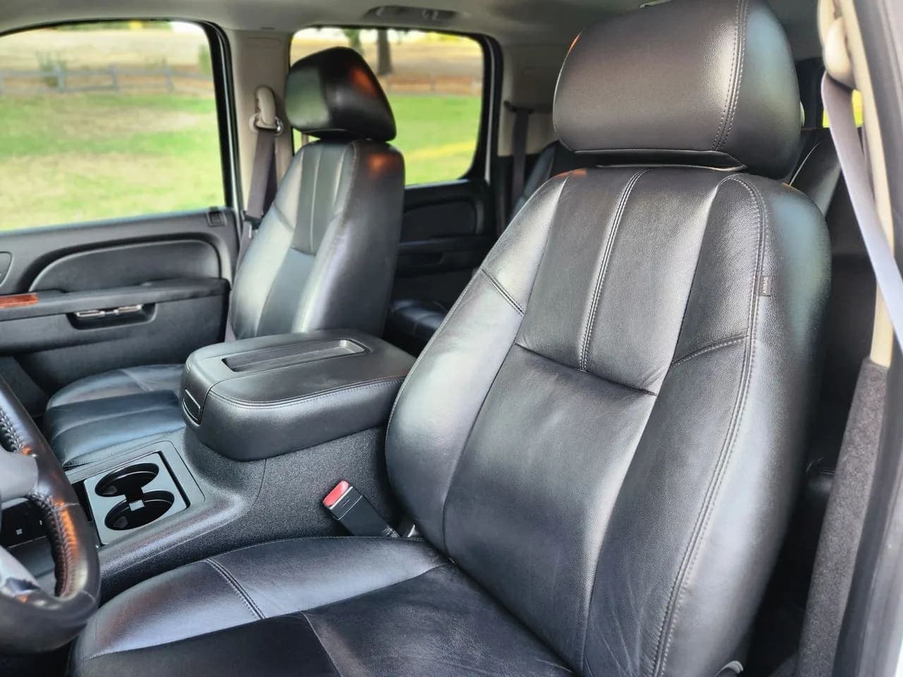 2012 Chevrolet Suburban 2500, view
