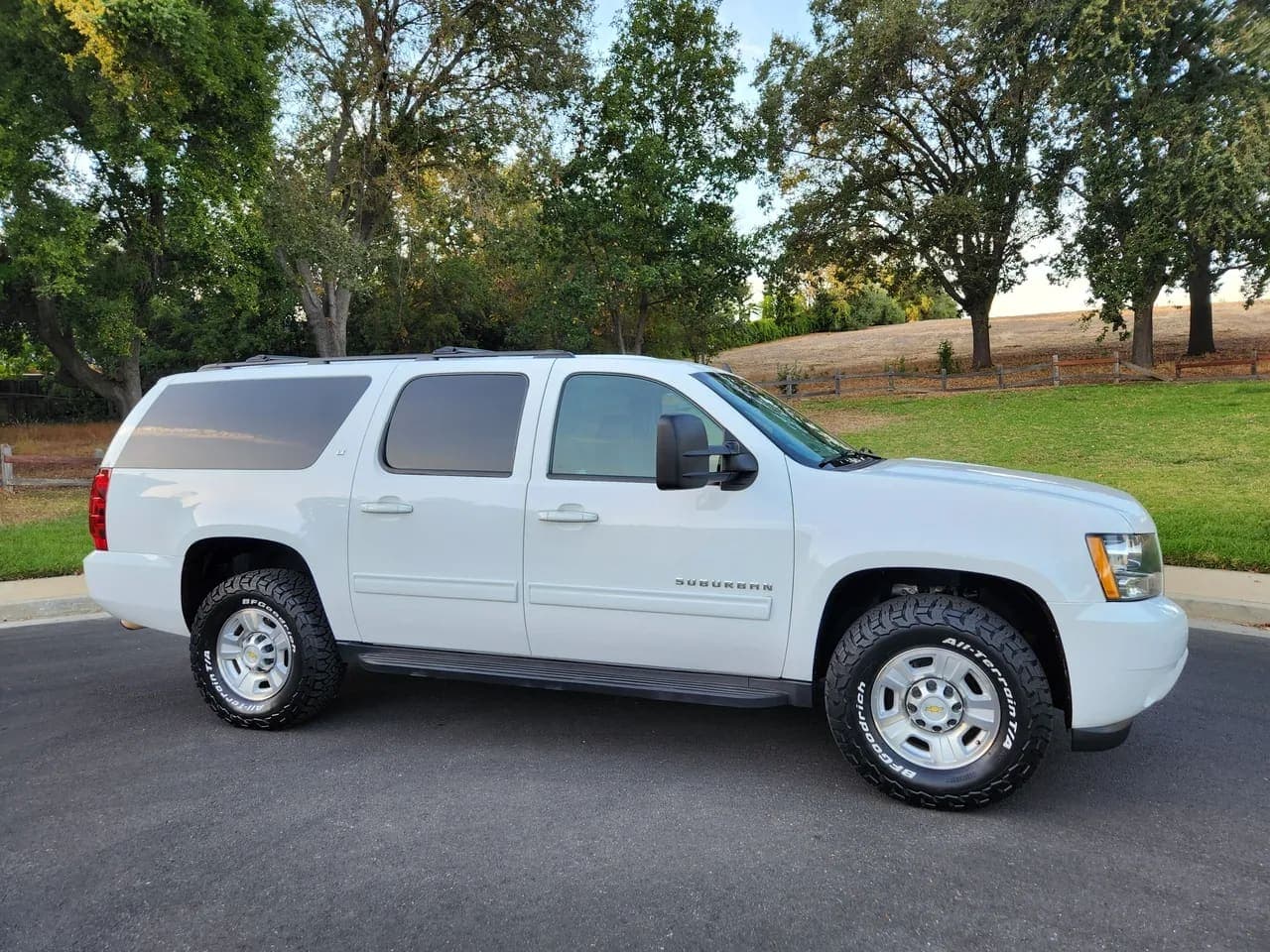 2012 Chevrolet Suburban 2500, view
