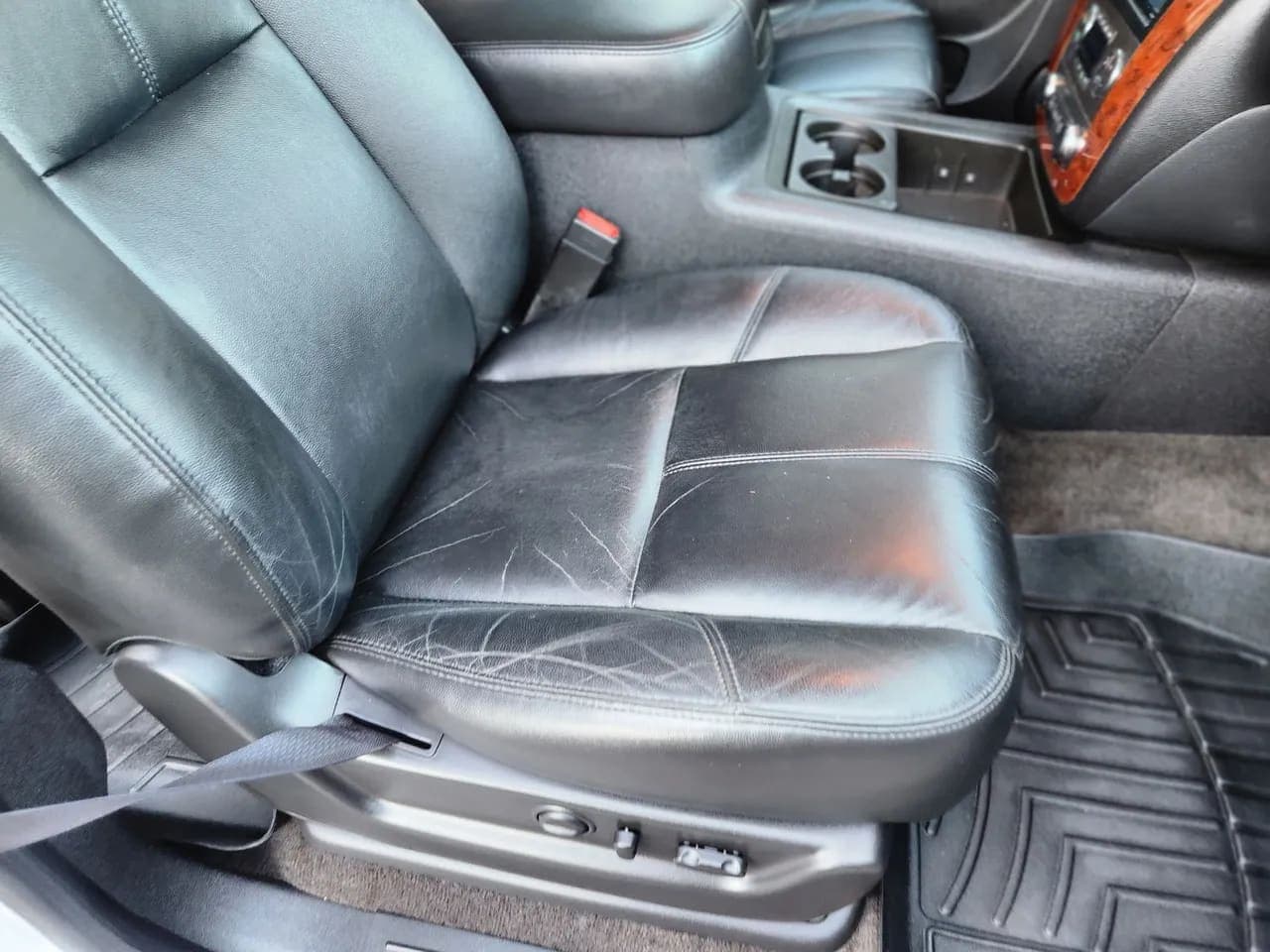 2012 Chevrolet Suburban 2500, view