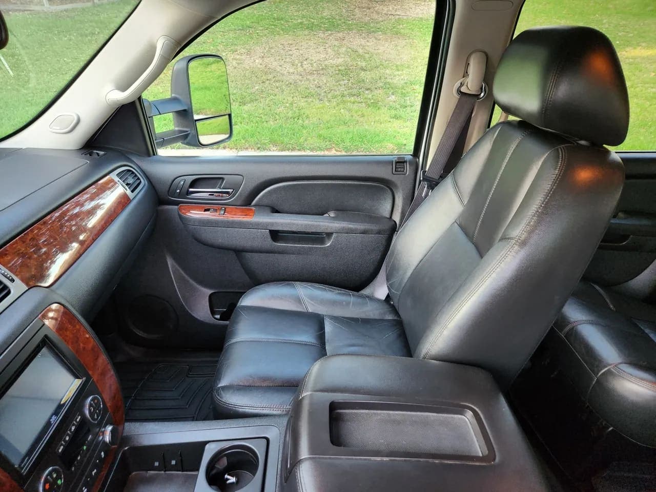 2012 Chevrolet Suburban 2500, view