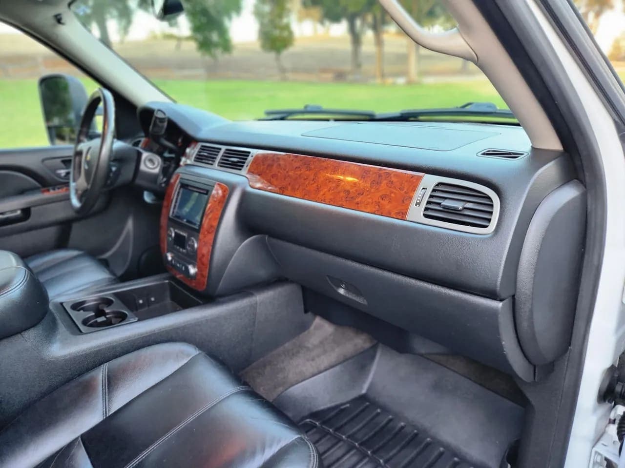 2012 Chevrolet Suburban 2500, view