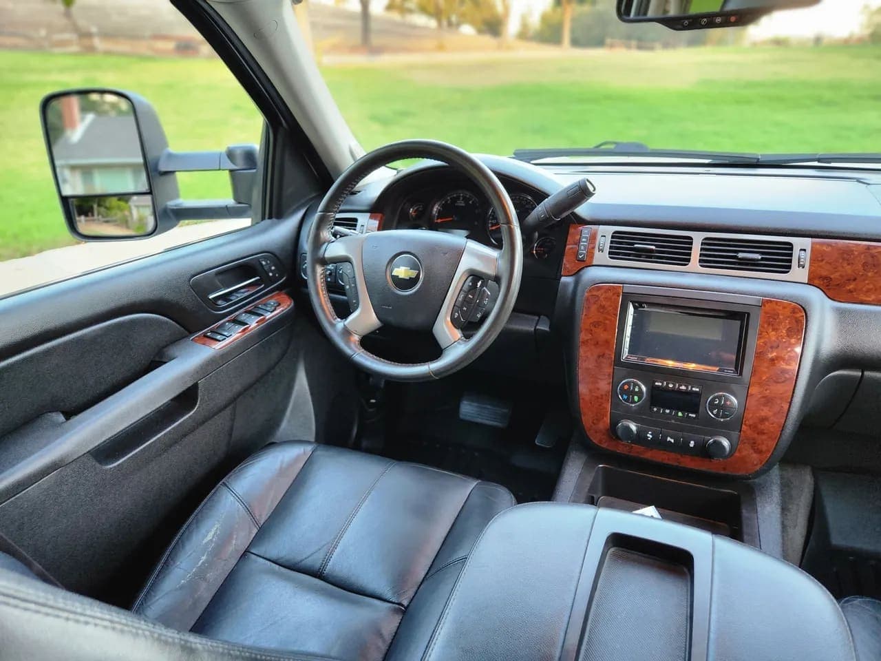 2012 Chevrolet Suburban 2500, view
