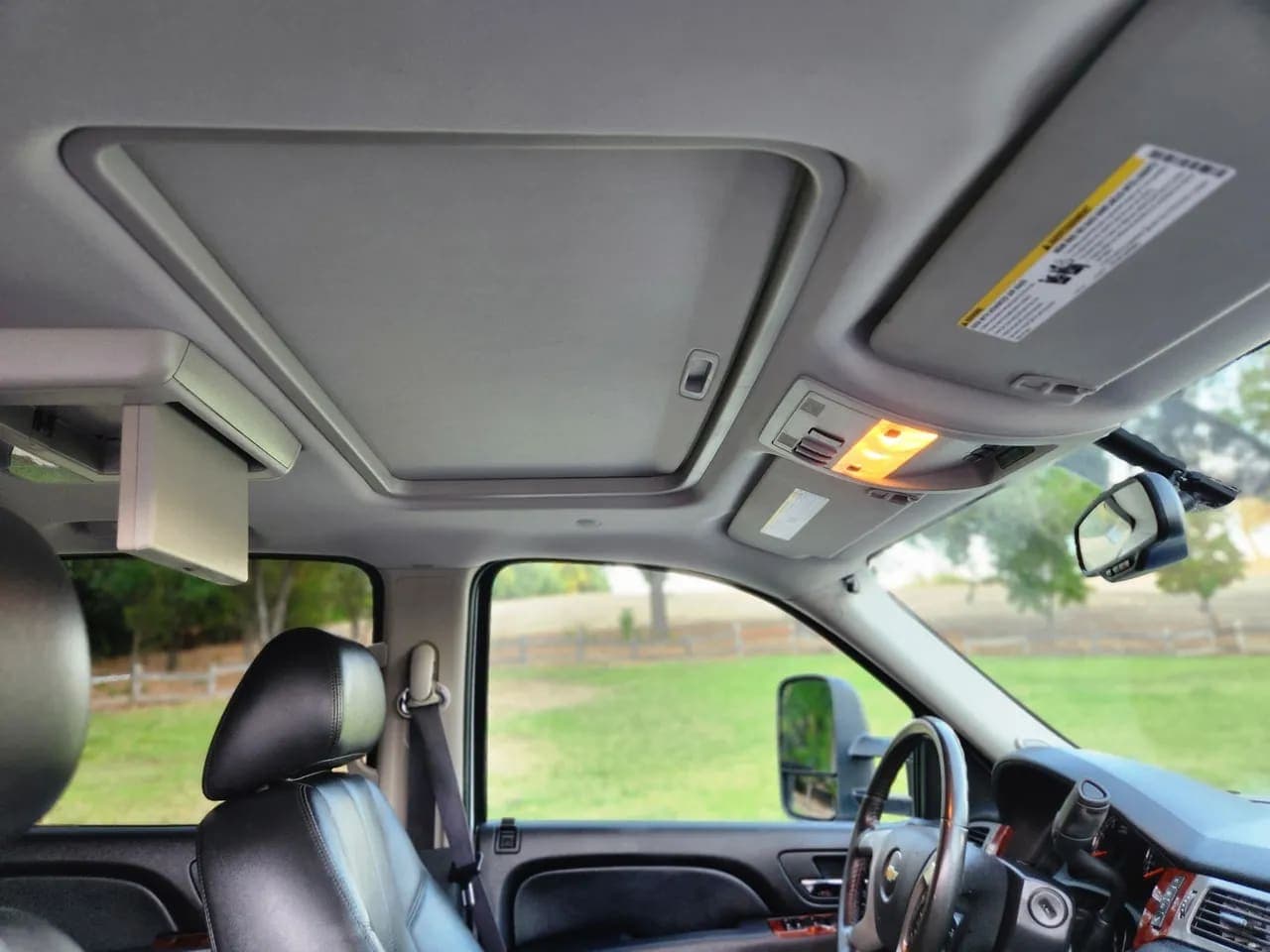 2012 Chevrolet Suburban 2500, view