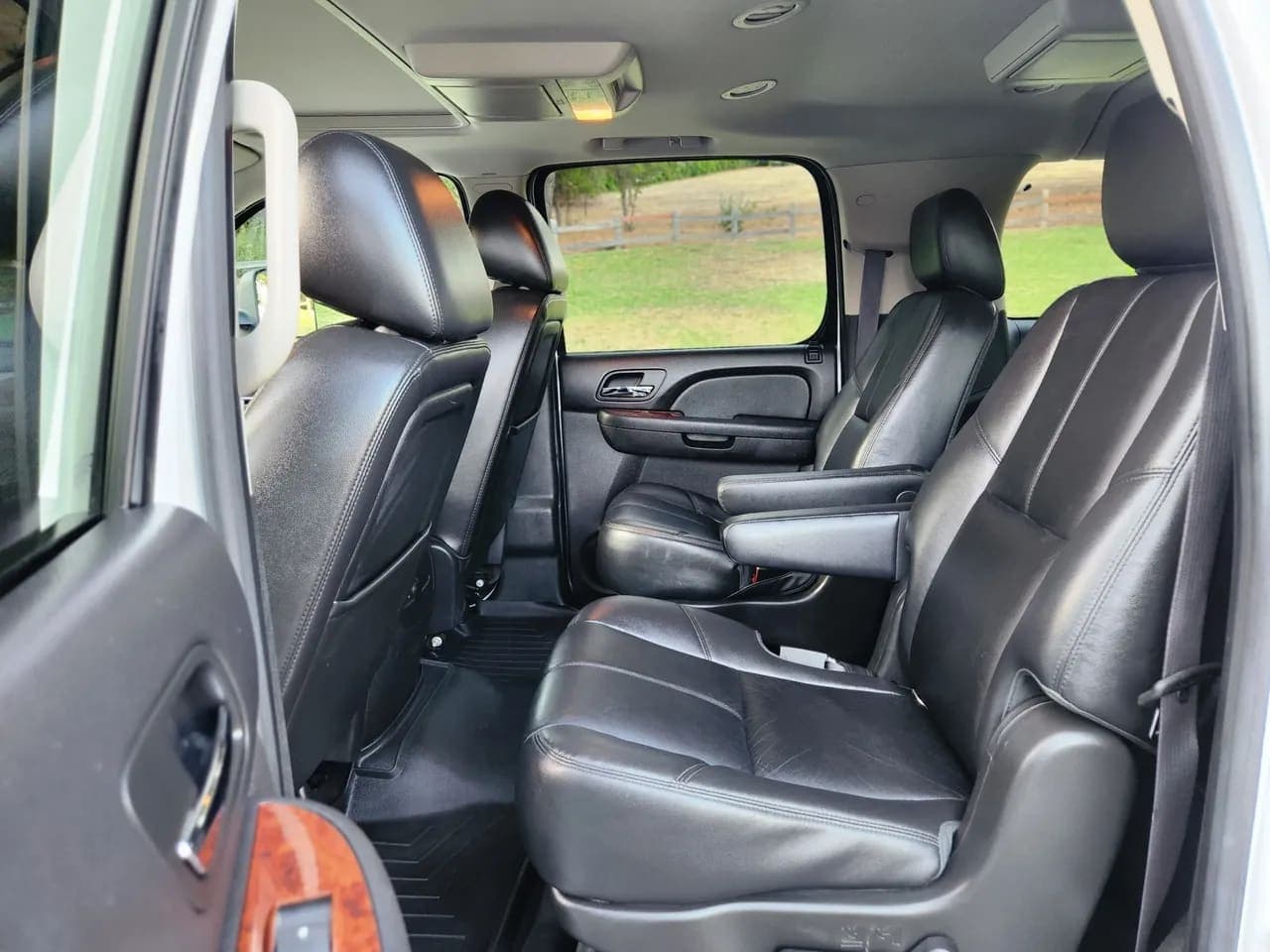 2012 Chevrolet Suburban 2500, view