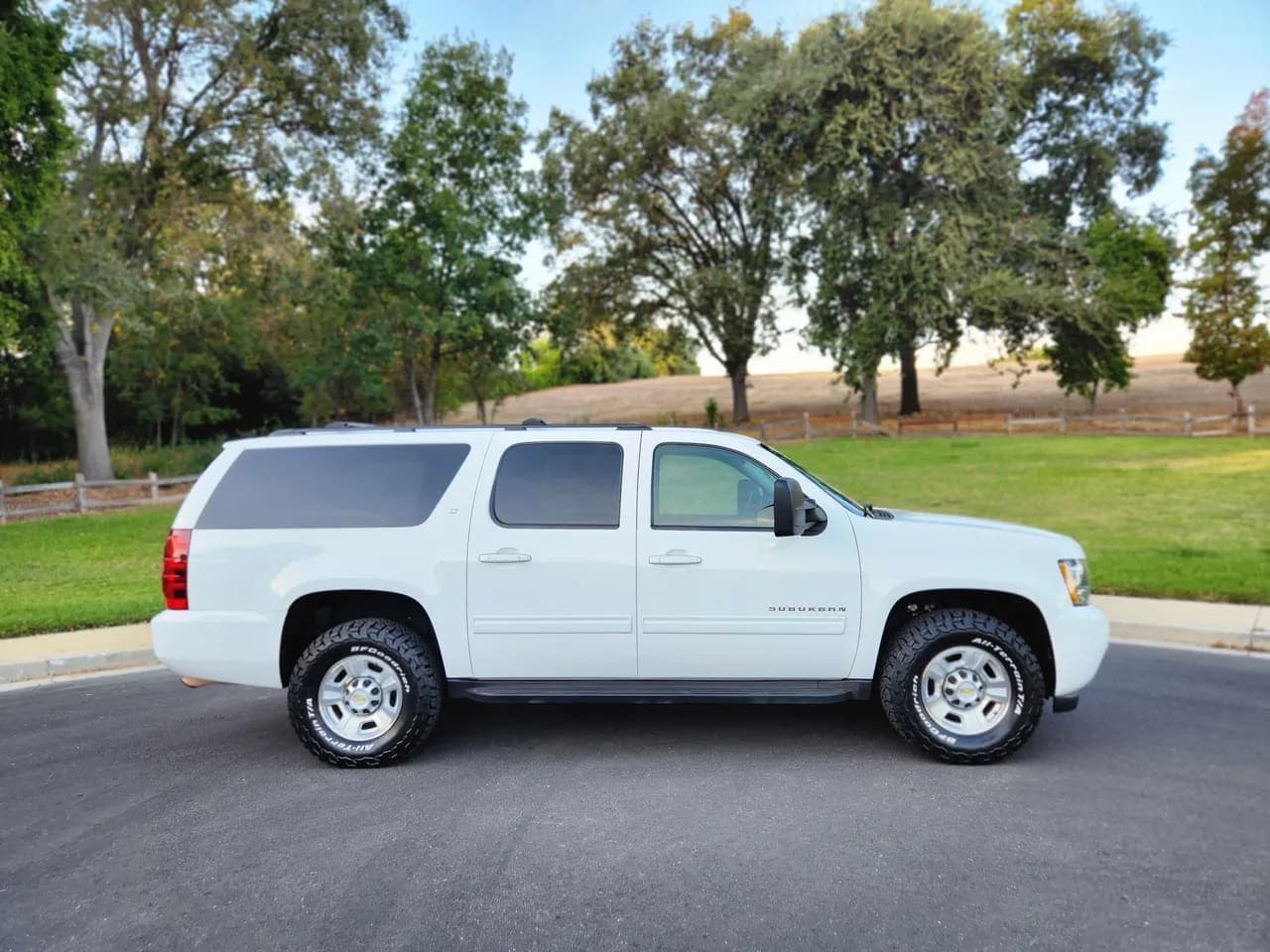 2012 Chevrolet Suburban 2500, view