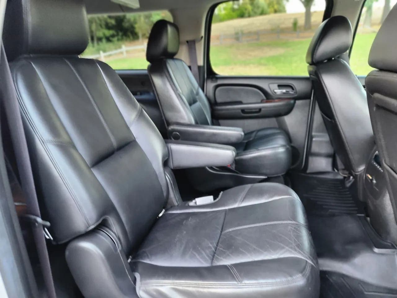 2012 Chevrolet Suburban 2500, view