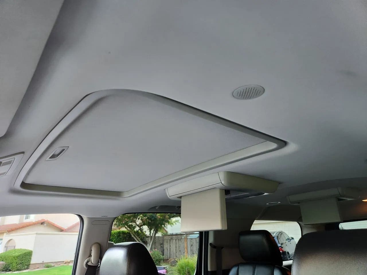 2012 Chevrolet Suburban 2500, view
