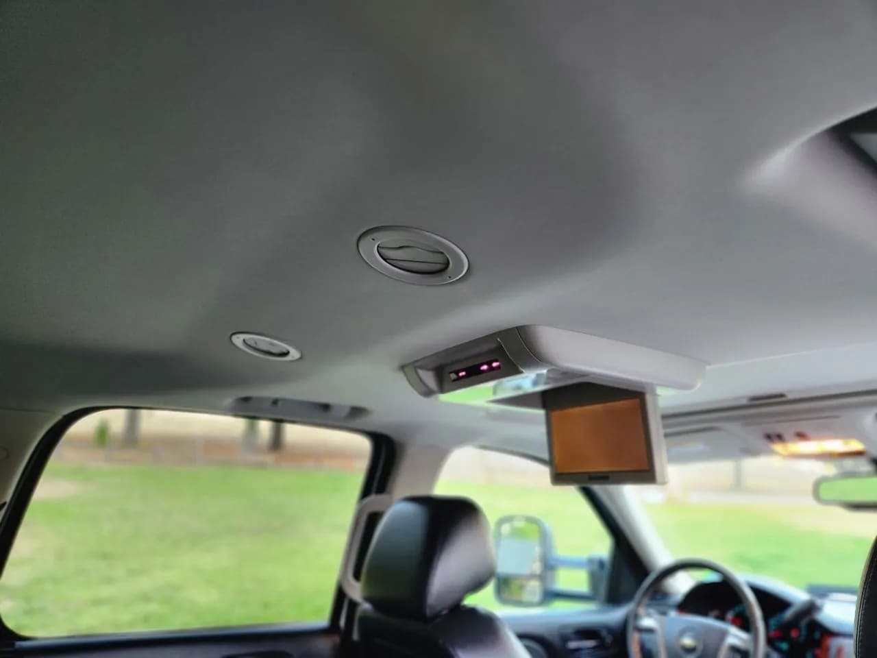 2012 Chevrolet Suburban 2500, view