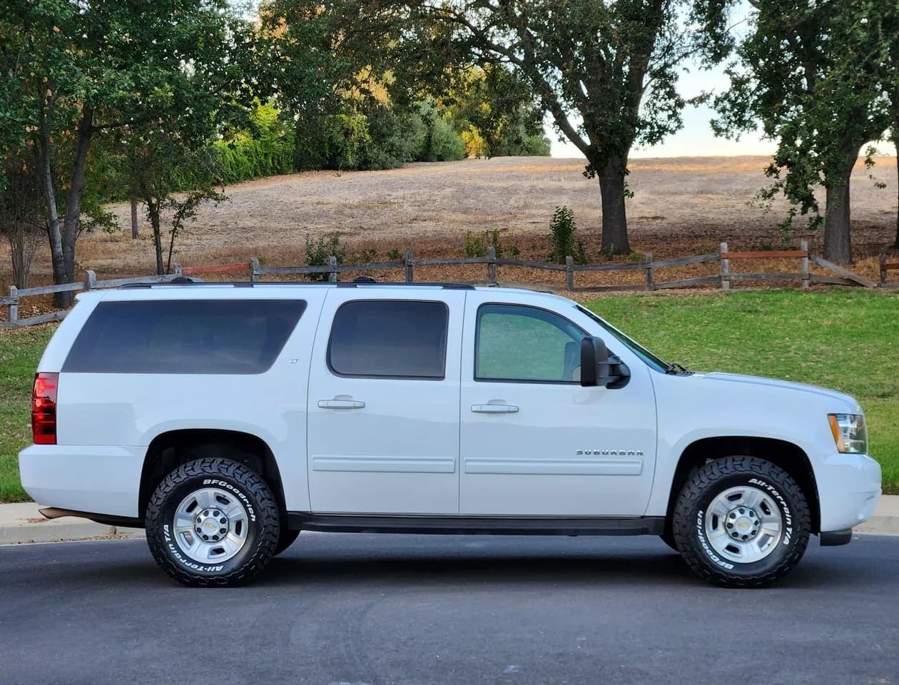 2012 Chevrolet Suburban 2500, view