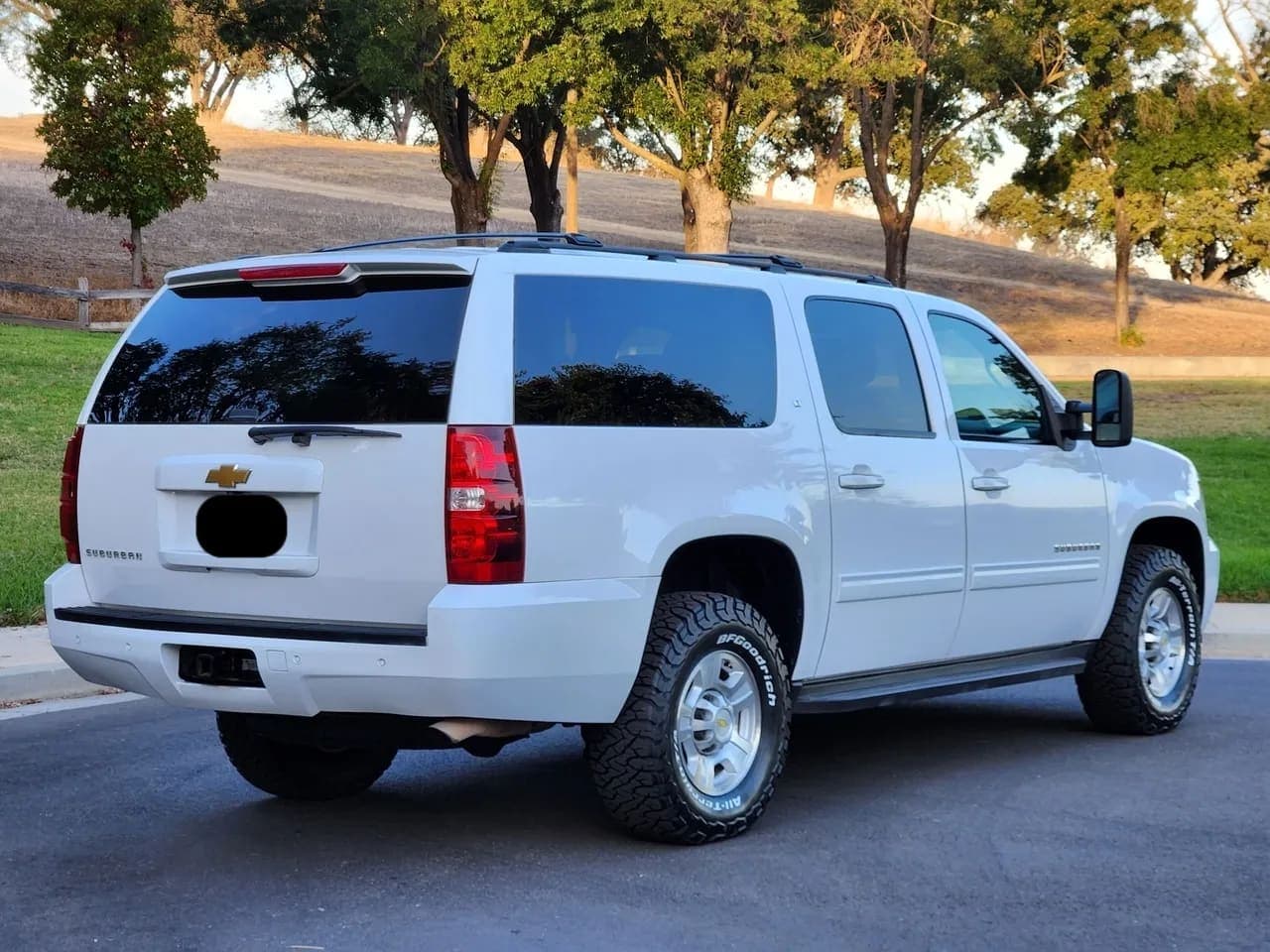 2012 Chevrolet Suburban 2500, view