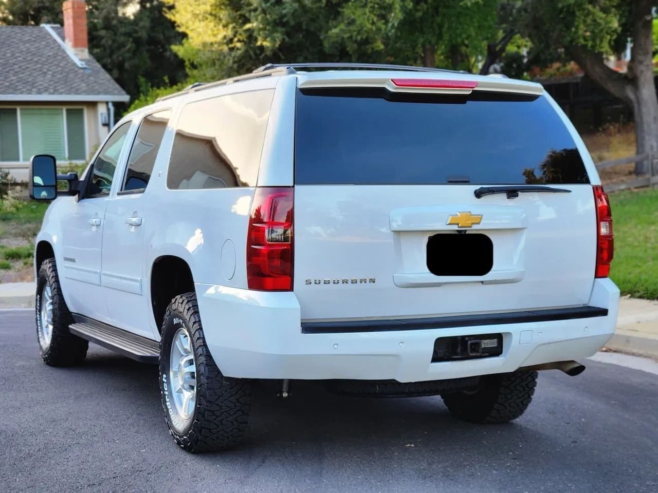 2012 Chevrolet Suburban 2500, view