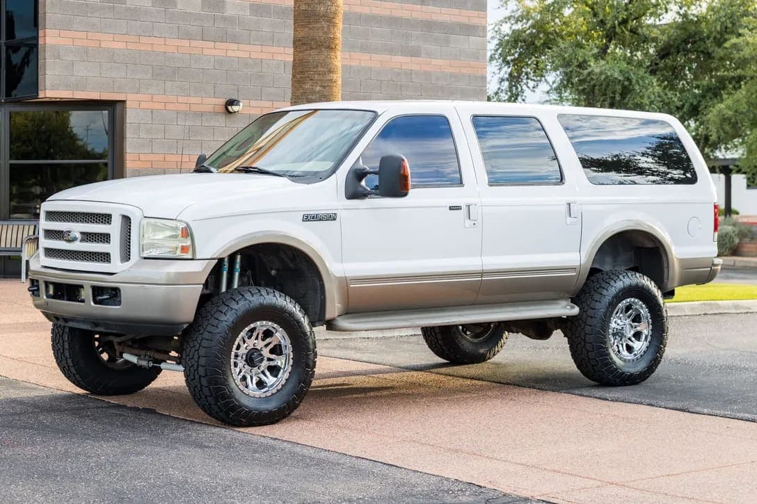 2005 Ford Excursion, view