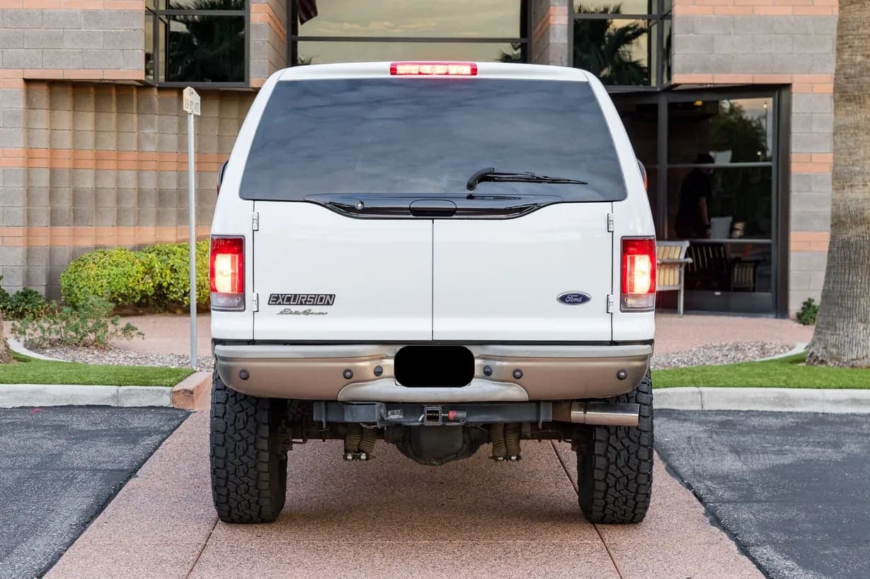 2005 Ford Excursion, view