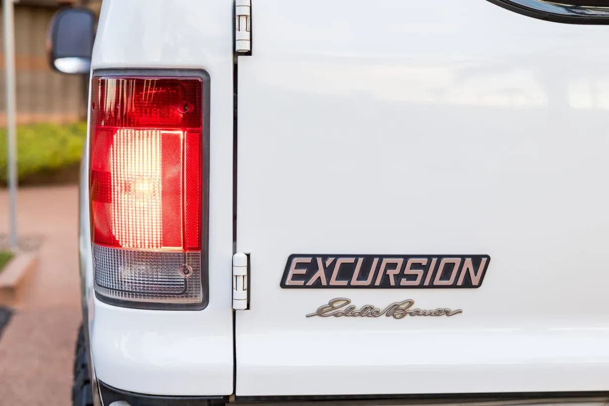 2005 Ford Excursion, view