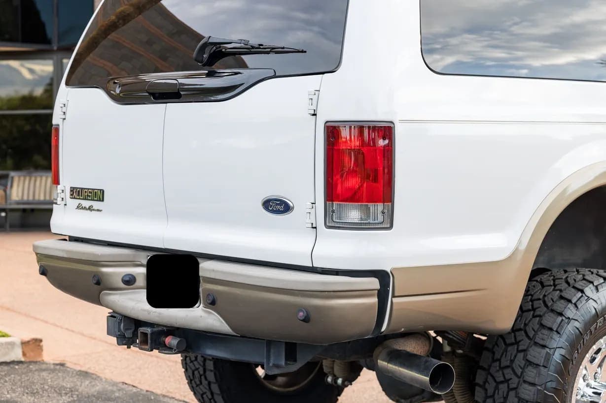 2005 Ford Excursion, view