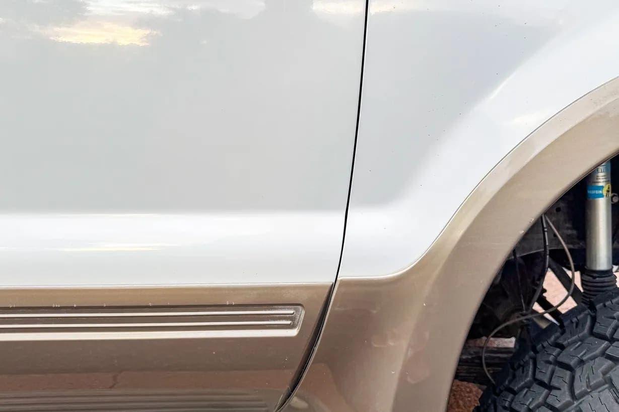 2005 Ford Excursion, view