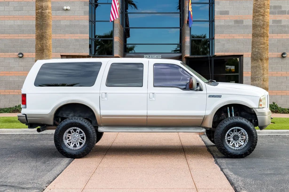 2005 Ford Excursion, view