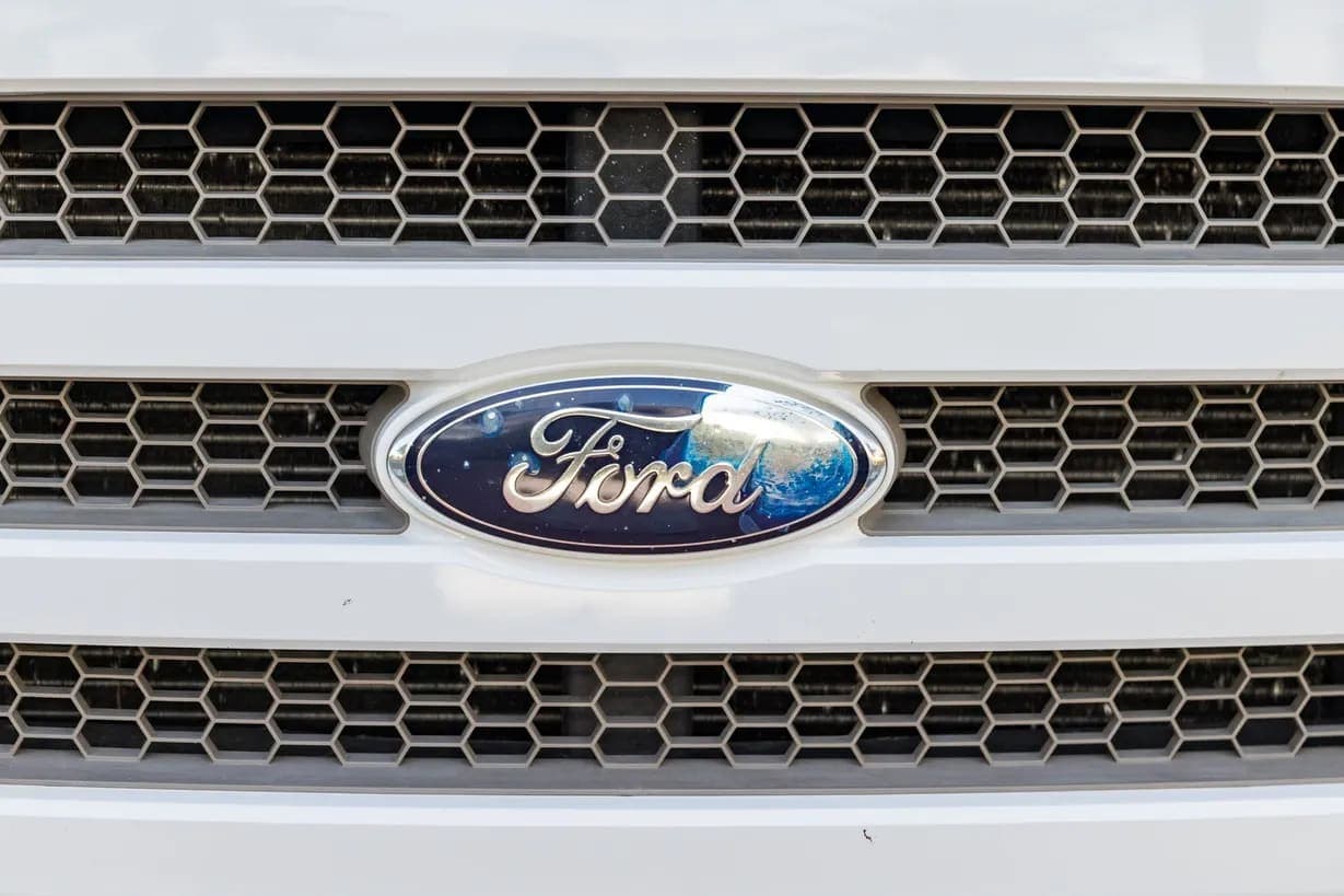2005 Ford Excursion, view