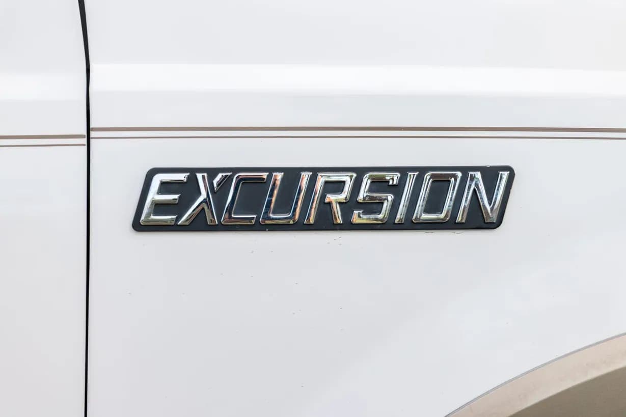 2005 Ford Excursion, view