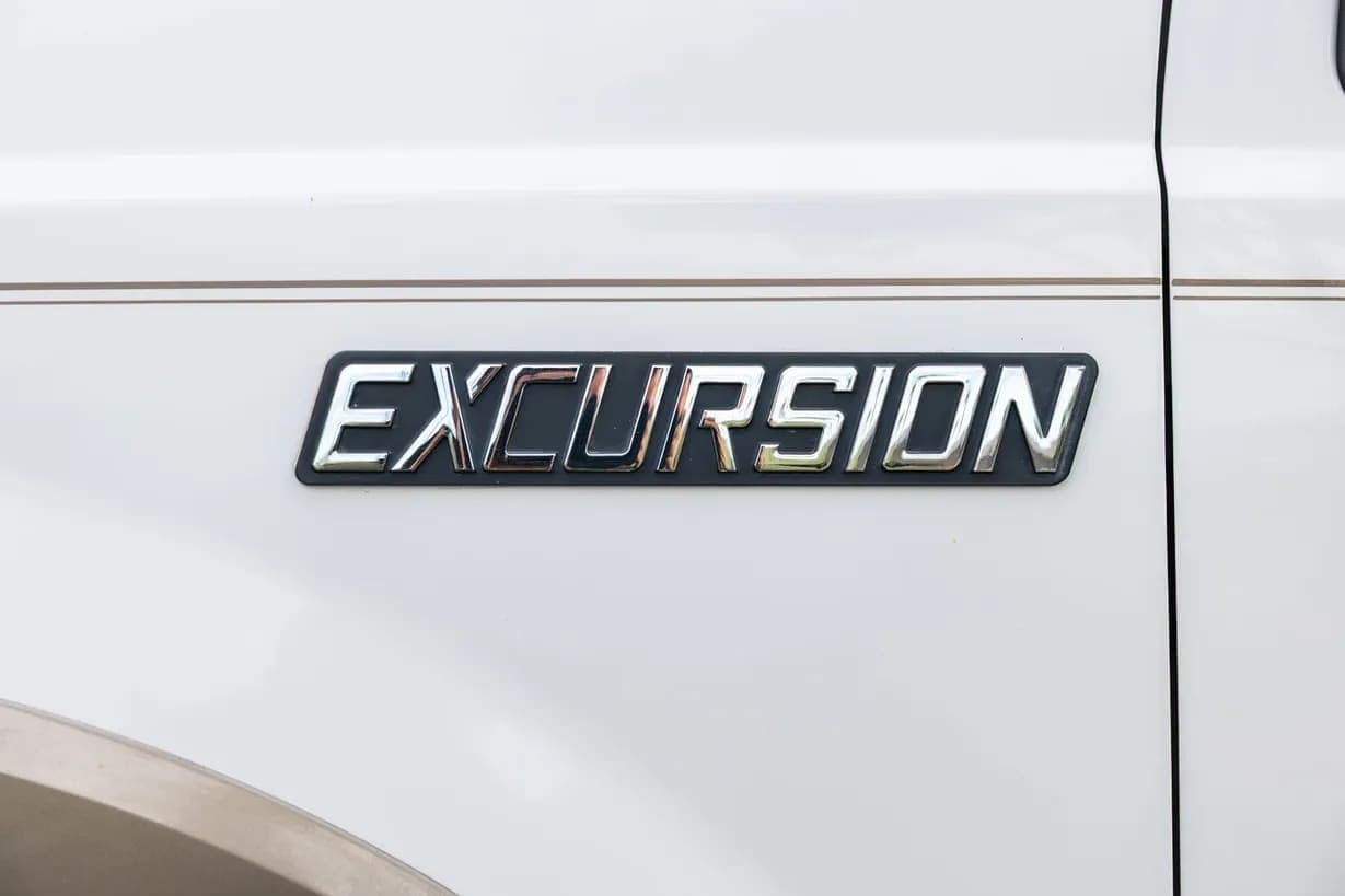 2005 Ford Excursion, view