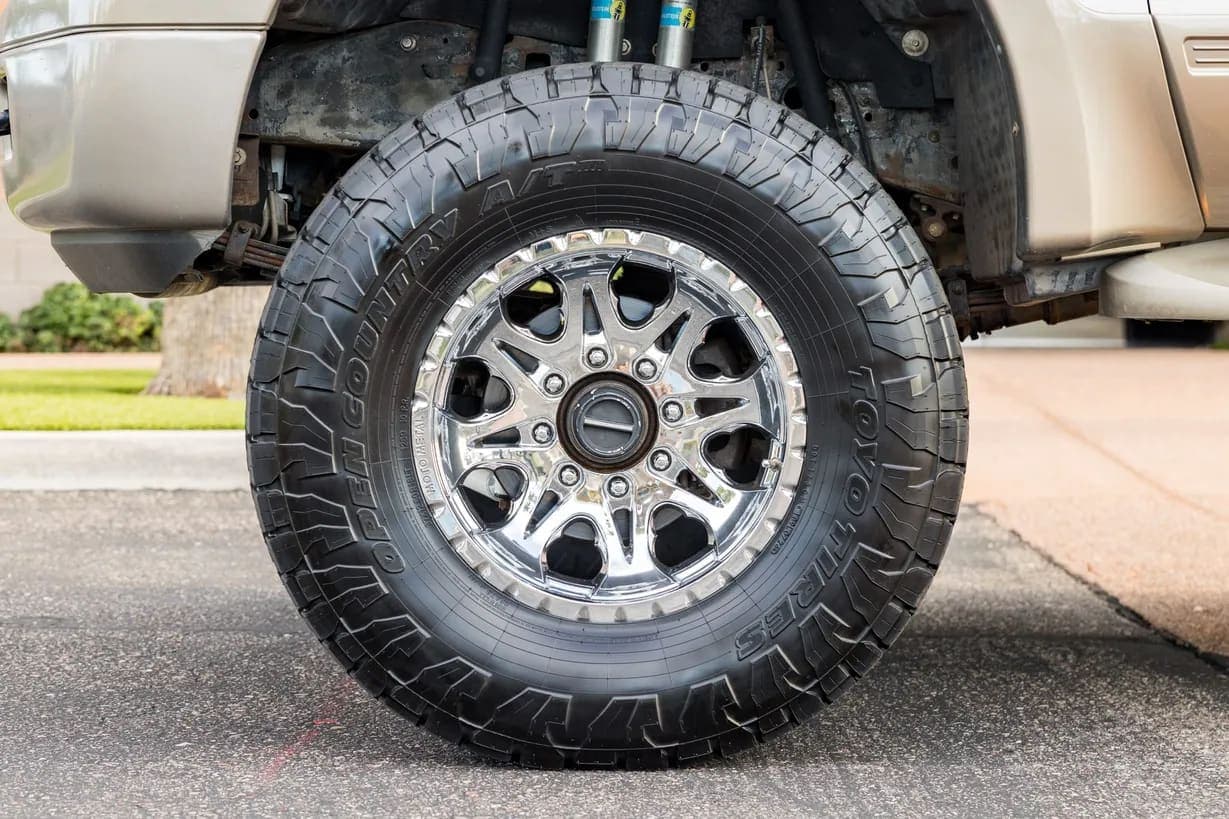 2005 Ford Excursion, view