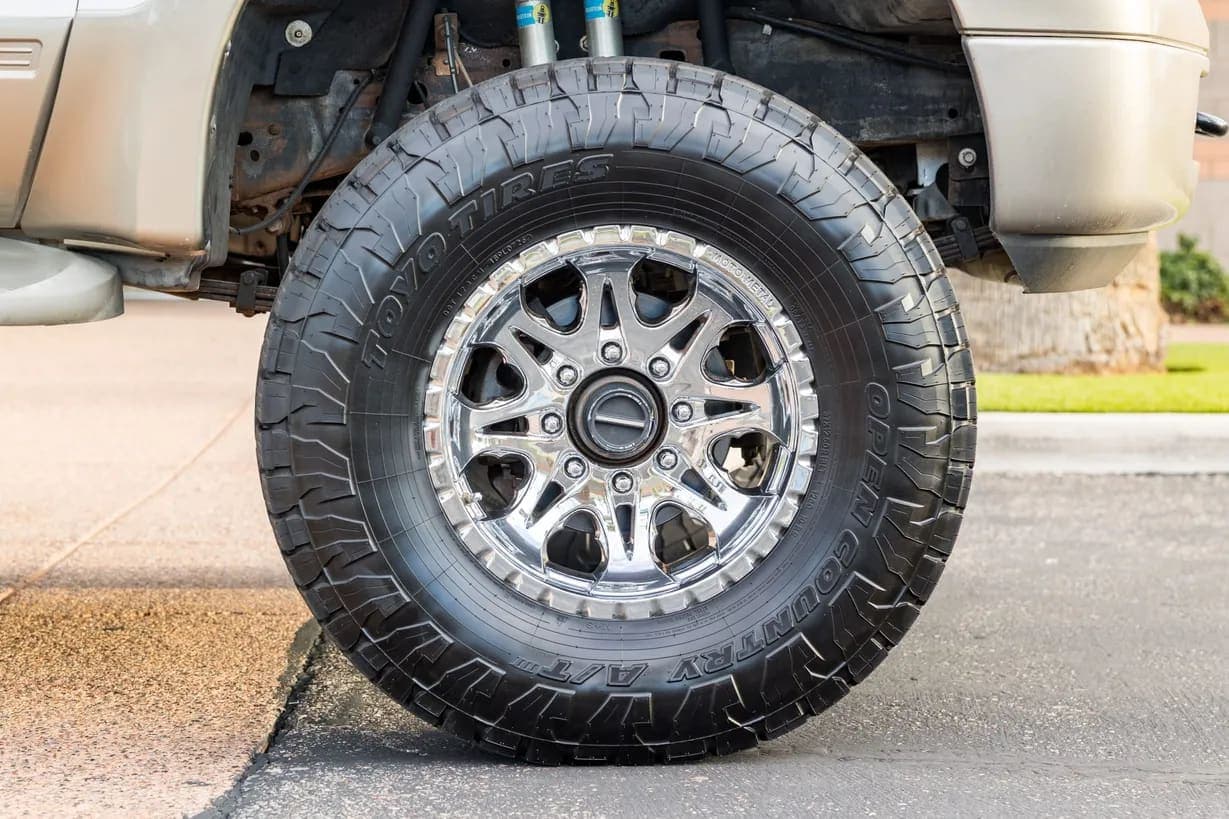 2005 Ford Excursion, view