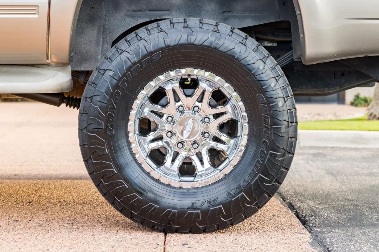 2005 Ford Excursion, view