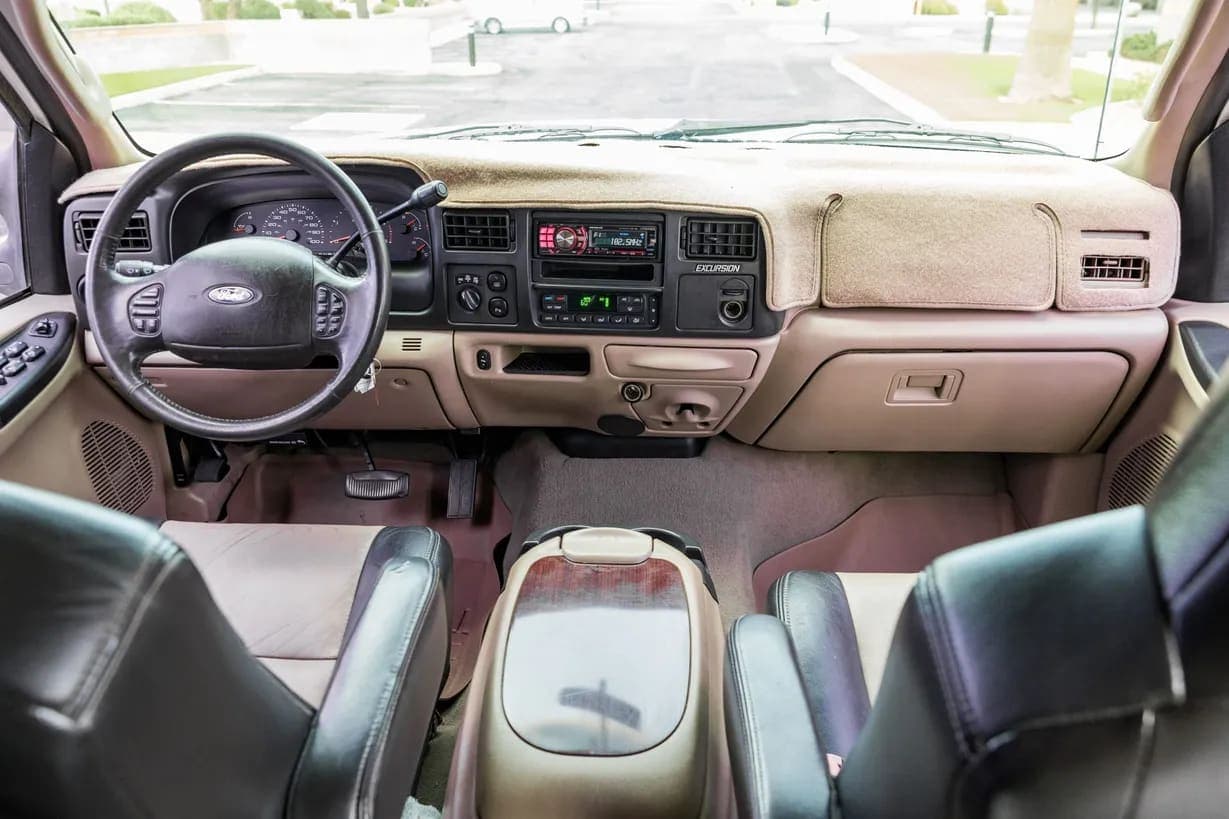 2005 Ford Excursion, view