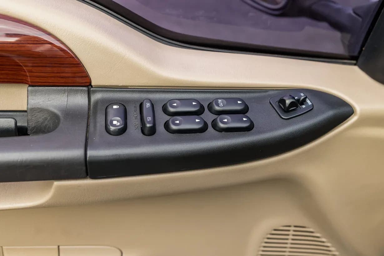 2005 Ford Excursion, view
