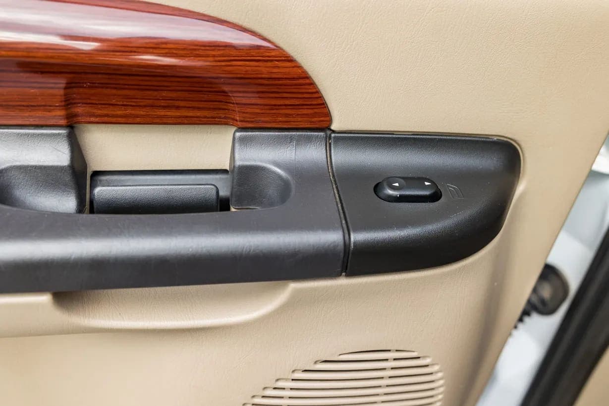 2005 Ford Excursion, view