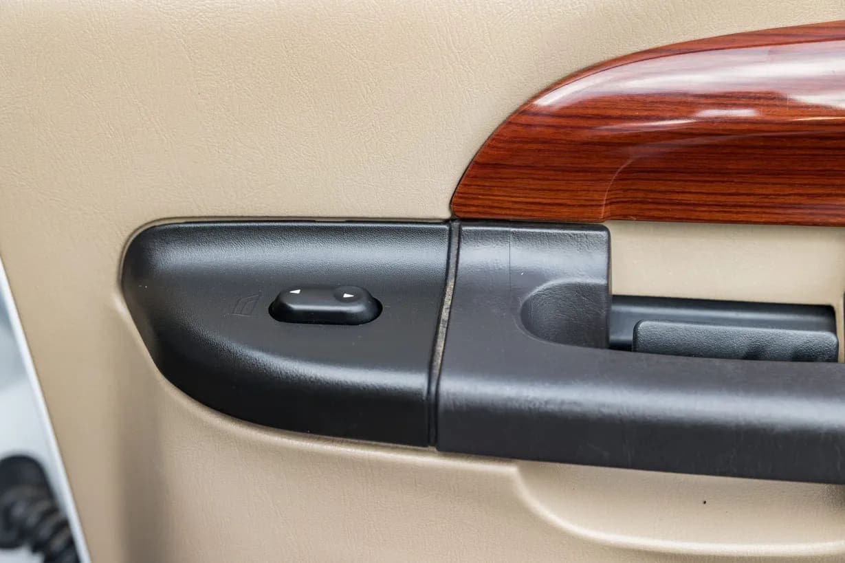2005 Ford Excursion, view