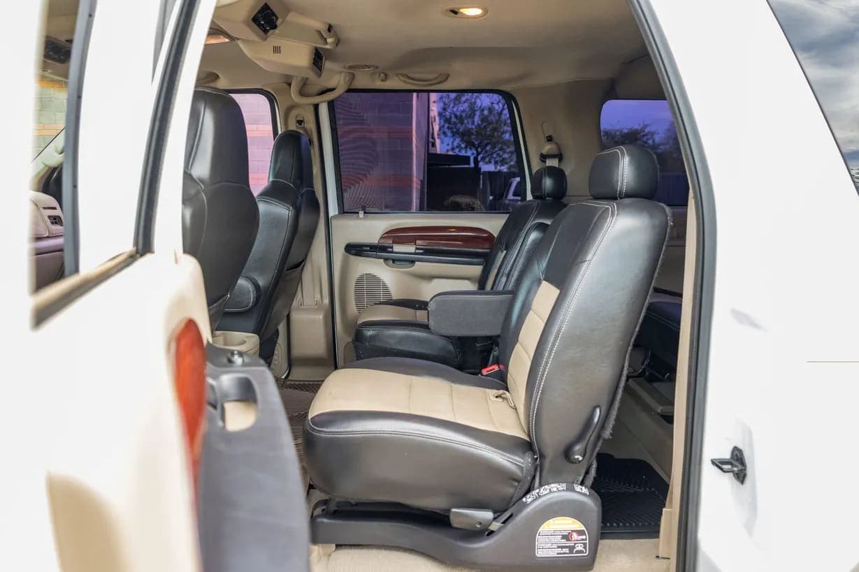 2005 Ford Excursion, view