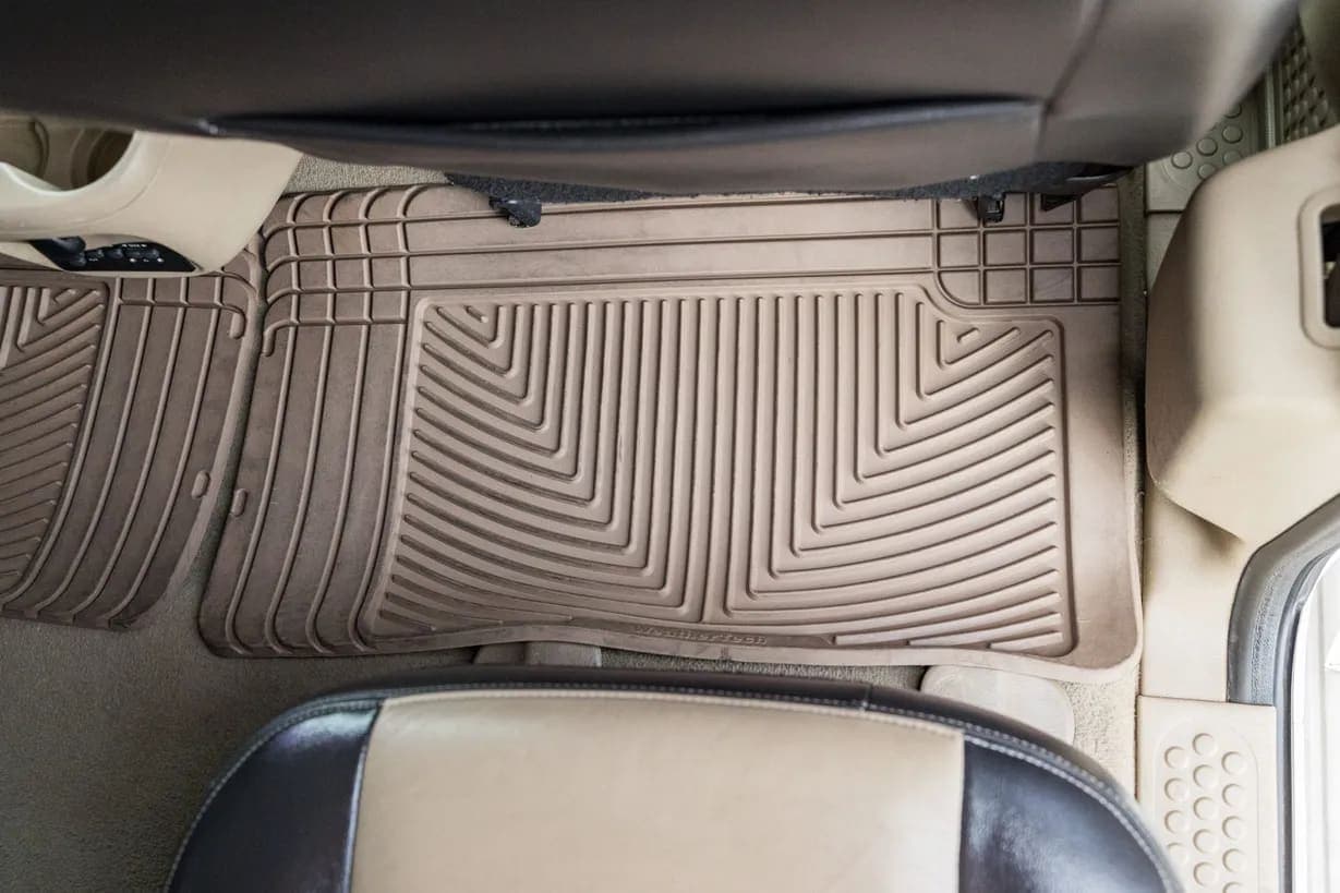 2005 Ford Excursion, view
