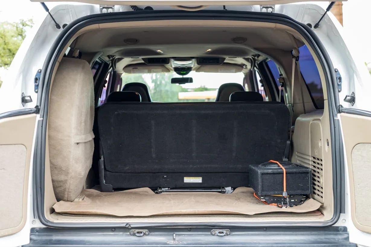 2005 Ford Excursion, view