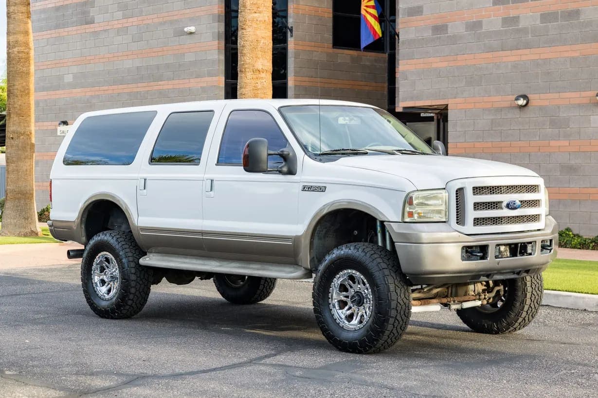 2005 Ford Excursion, view