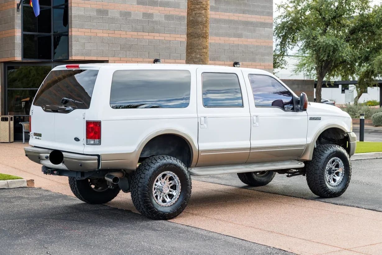 2005 Ford Excursion, view