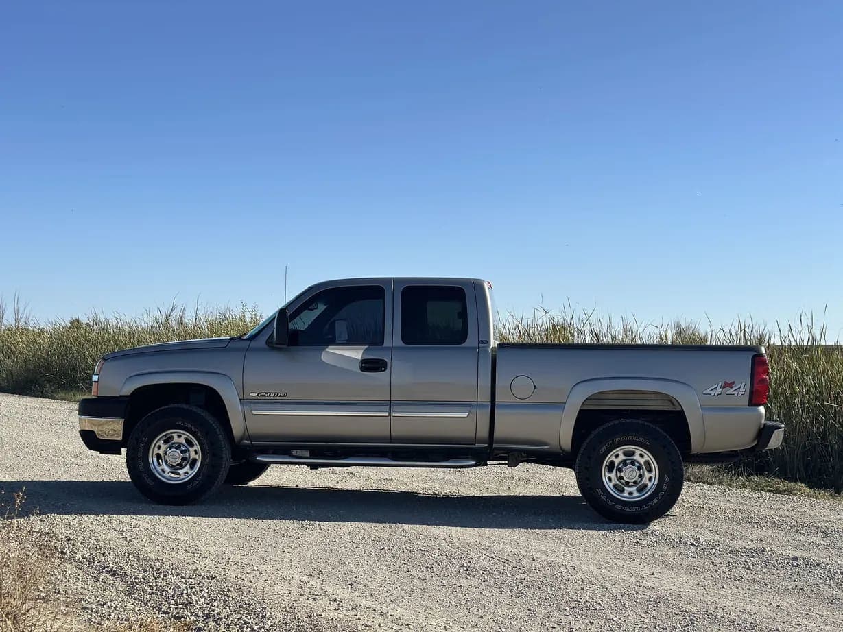 2003 Chevrolet Silverado 2500HD, view