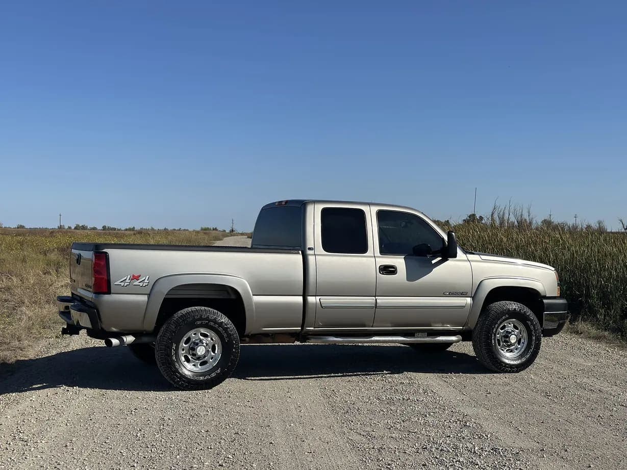 2003 Chevrolet Silverado 2500HD, view
