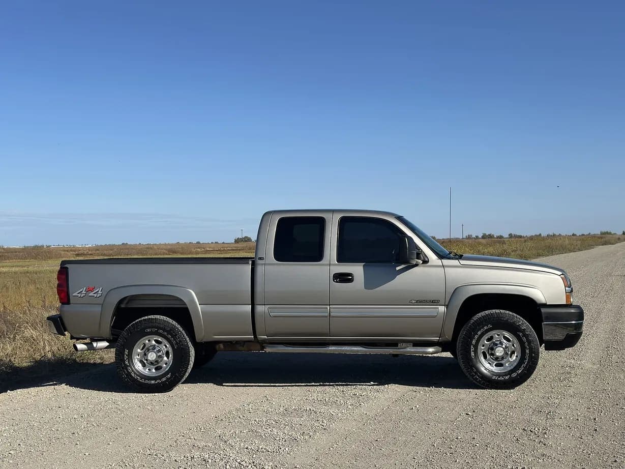 2003 Chevrolet Silverado 2500HD, view