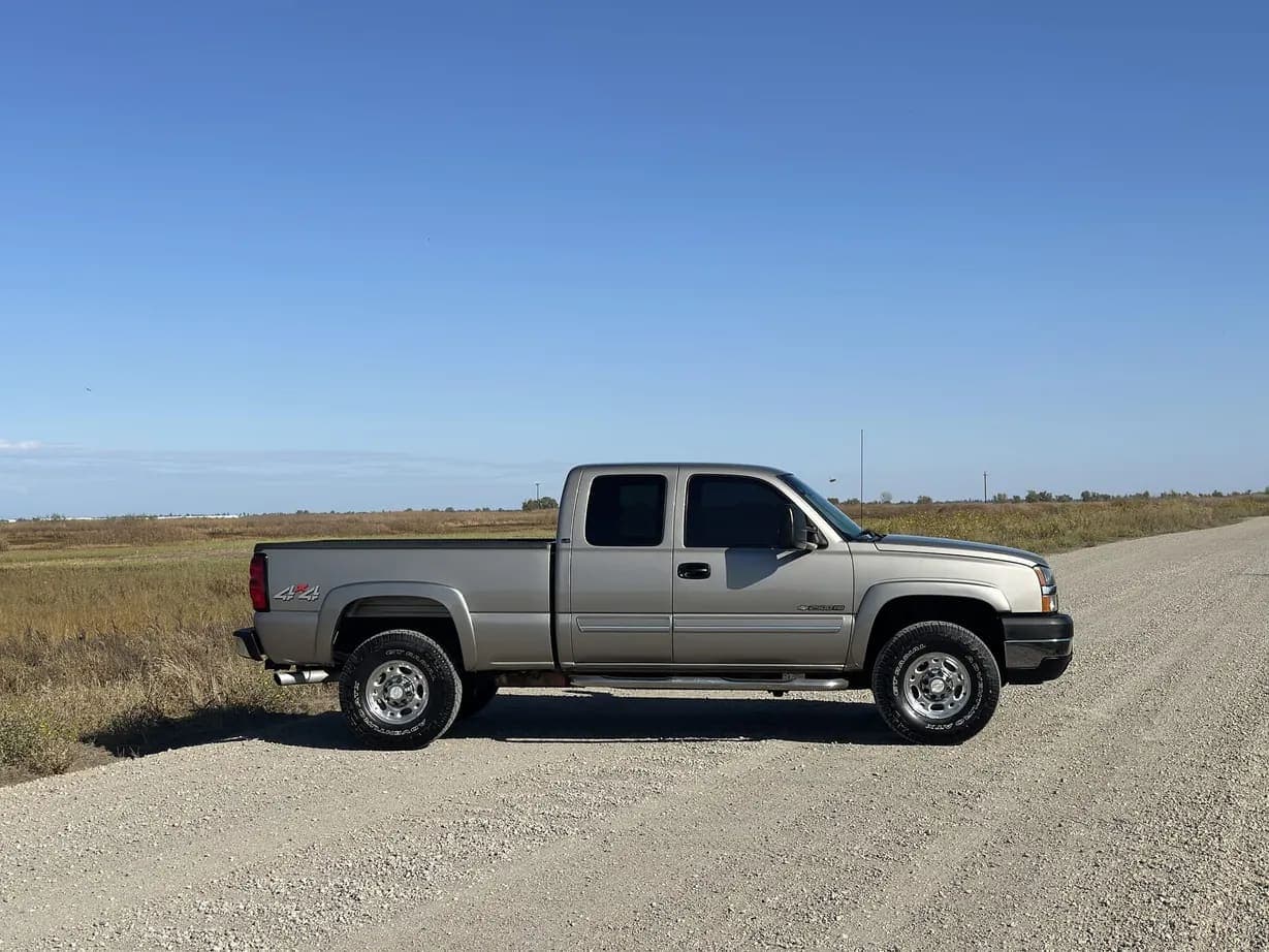 2003 Chevrolet Silverado 2500HD, view